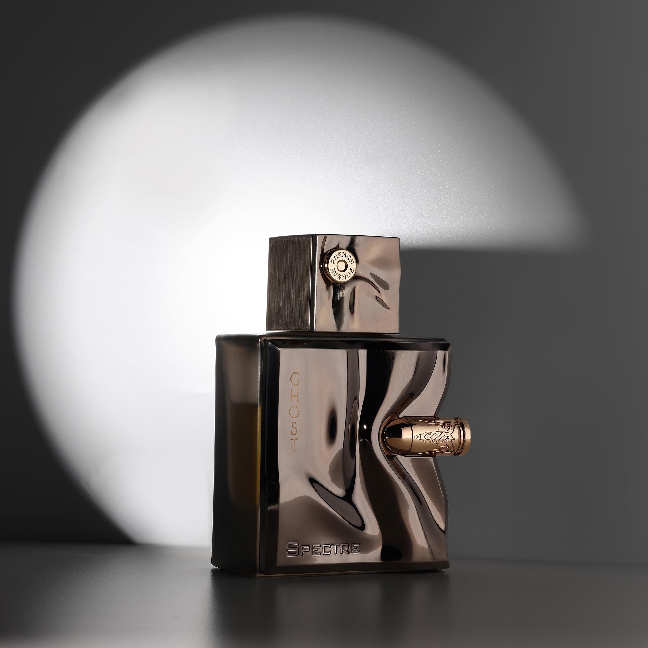 Fragrance World Spectre Ghost – aroma sofisticado apto para noches especiales.