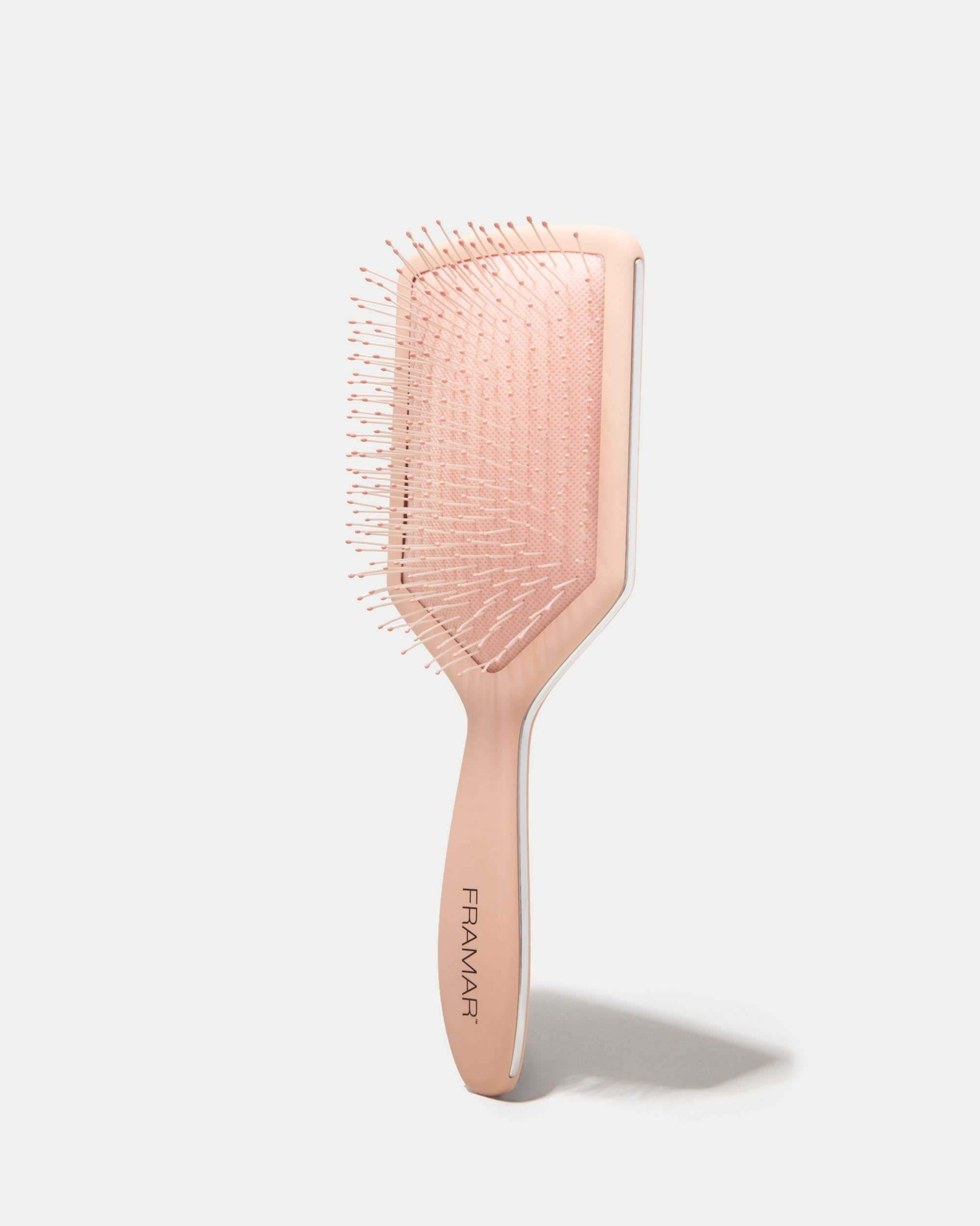 Framar cepillo pala mango-ergonomico: agarre cómodo que no resbala.