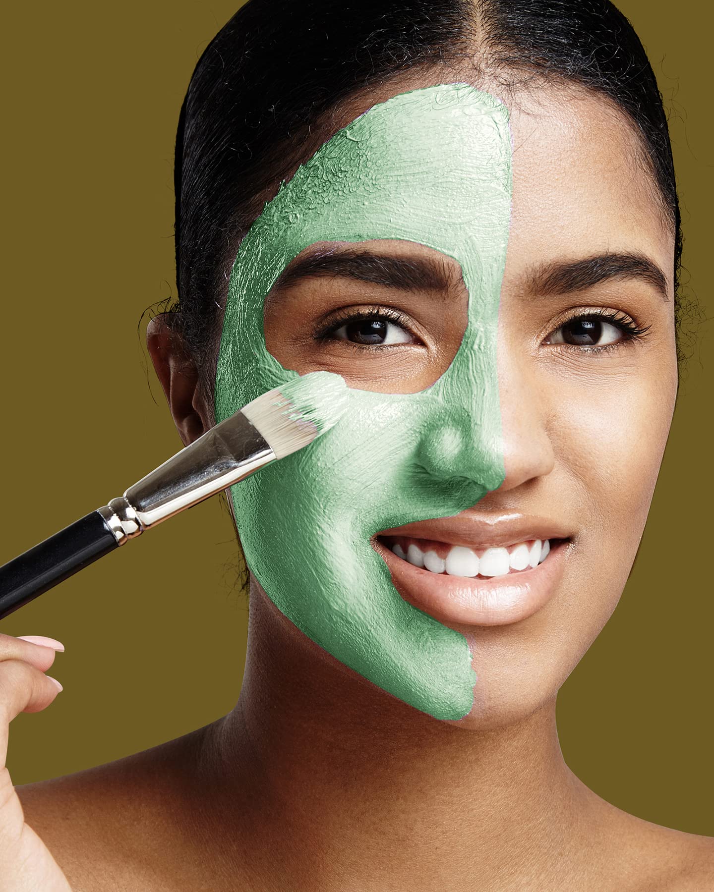 Experiencia sensorial fresca con la mascarilla Freeman Aguacate y Avena al aplicar.