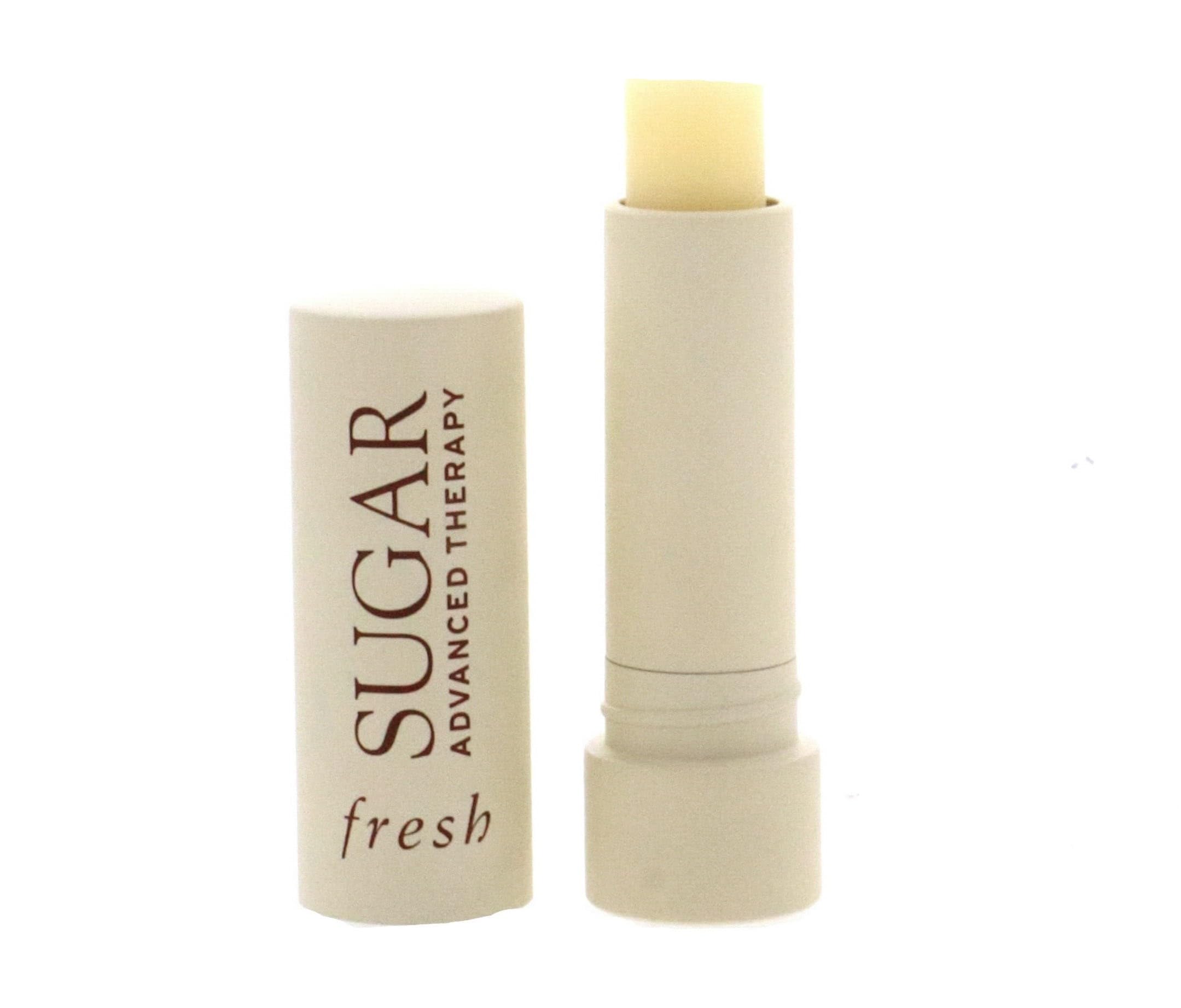 Application quotidienne de Fresh Sugar Advanced Therapy pour lèvres douces.
