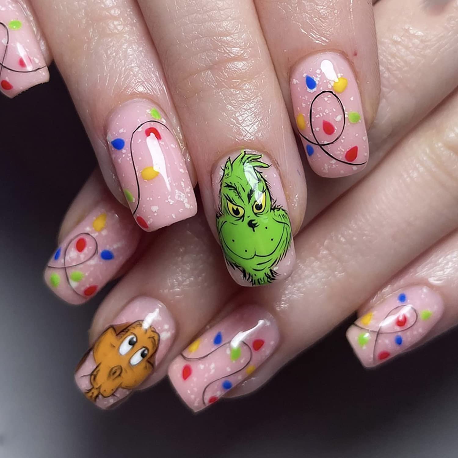 Conjunto FUKIDOG de uñas navideñas: contenidos de la caja y accesorios para manicura rápida