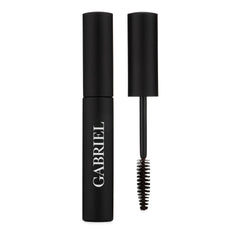 Gabriel Cosmetics Mascara aplicación-detalle para definición precisa.
