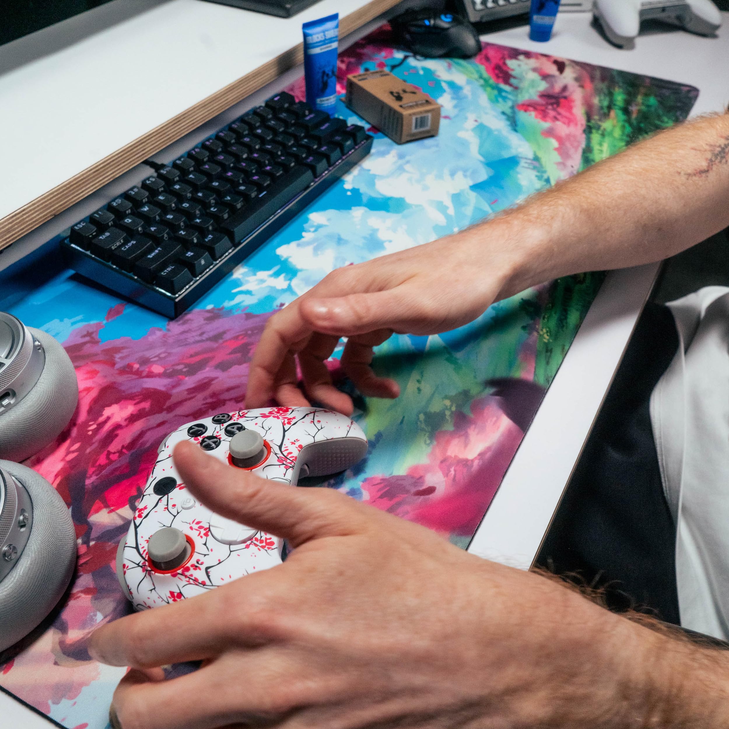Gamer Grip tamaño portátil cabe en la bolsa de juego.