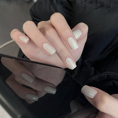 GAOY Gel Beige White, uñas con acabado liso y aspecto profesional tras curado.