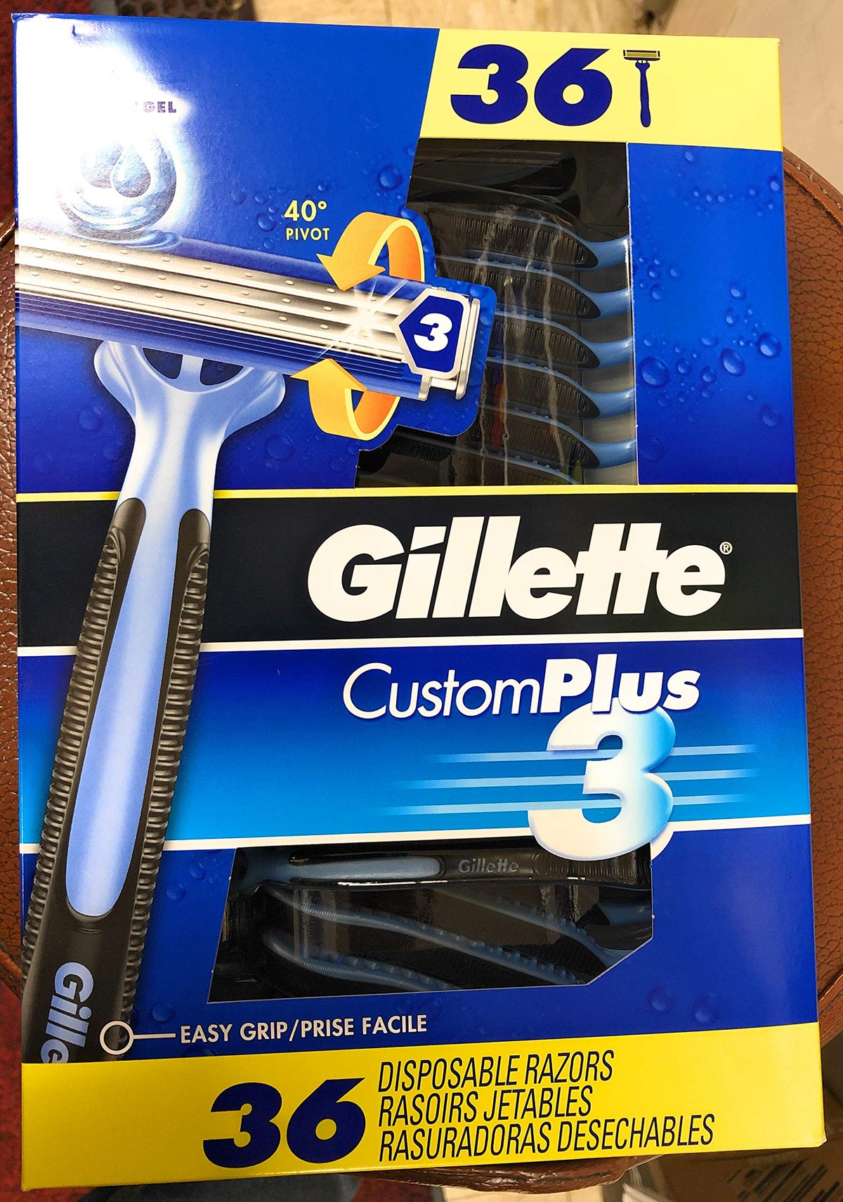 Gillette Custom Plus3 desechables con empaque visible para afeitado cómodo.
