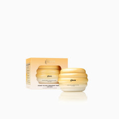 Gisou Honey Gloss Ceramide Therapy Mask Mini durante la aplicación, suaviza el cabello.