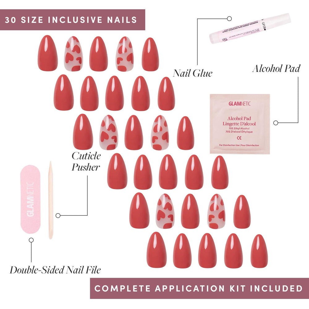 Glamnetic Love Me: uñas almendra corta rojas con corazón para ocasiones.