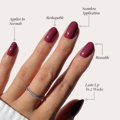 Pegamento para uñas Glamnetic con aplicación segura y duradera.