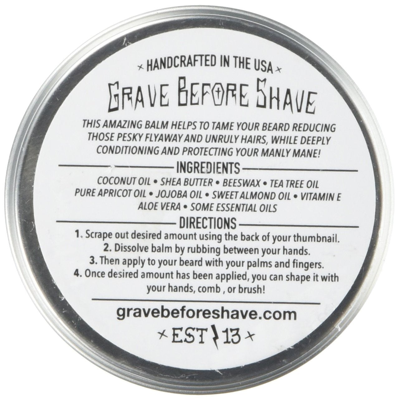 Aplicación del bálsamo Grave Before Shave para barba, aroma cigarro vainilla.