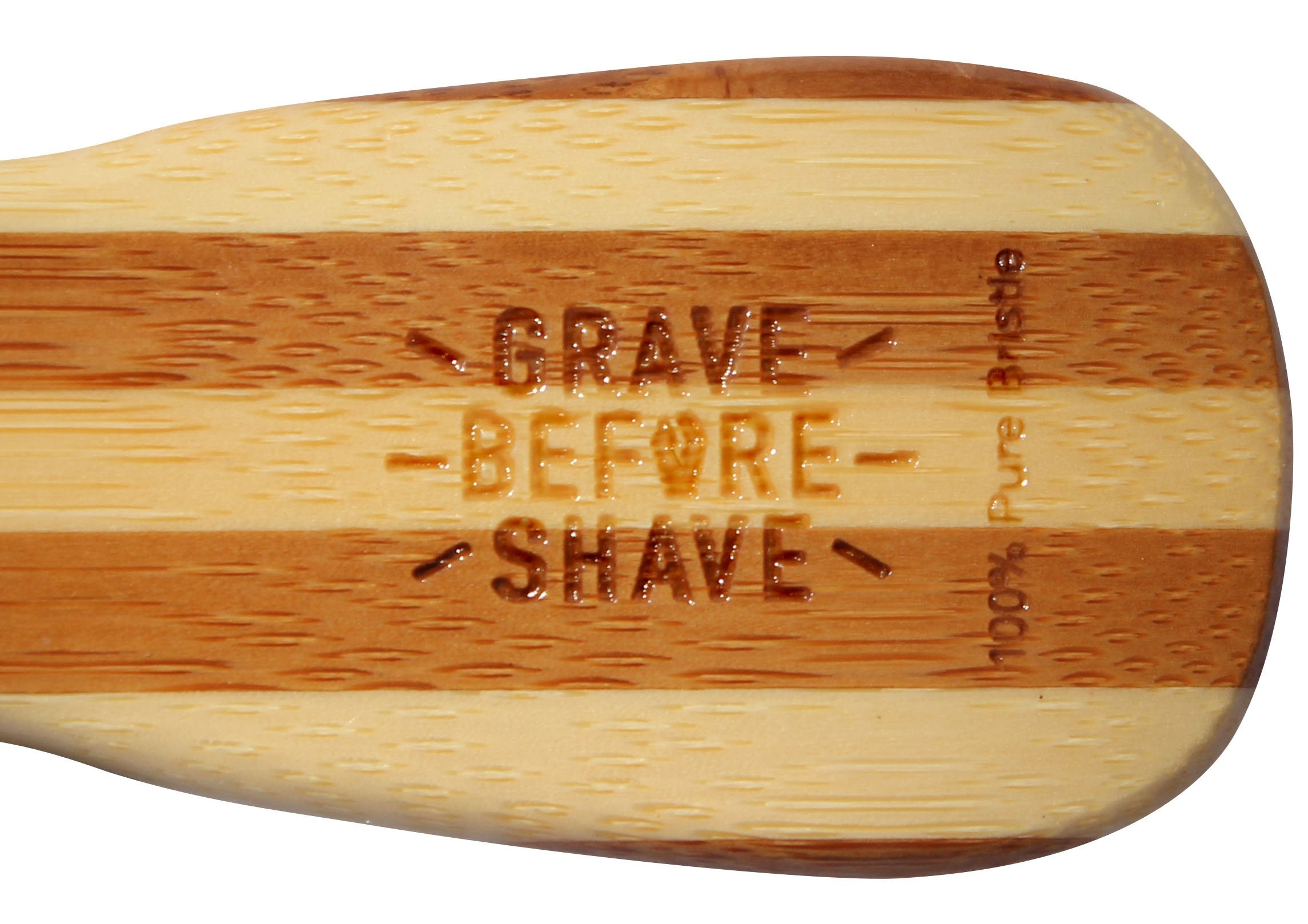Cerdas de jabalí salvaje en el cepillo Grave Before Shave para masaje y exfoliación