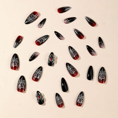 GRITOSE aplicación rápida de uñas con diseño gótico para cualquier ocasión.