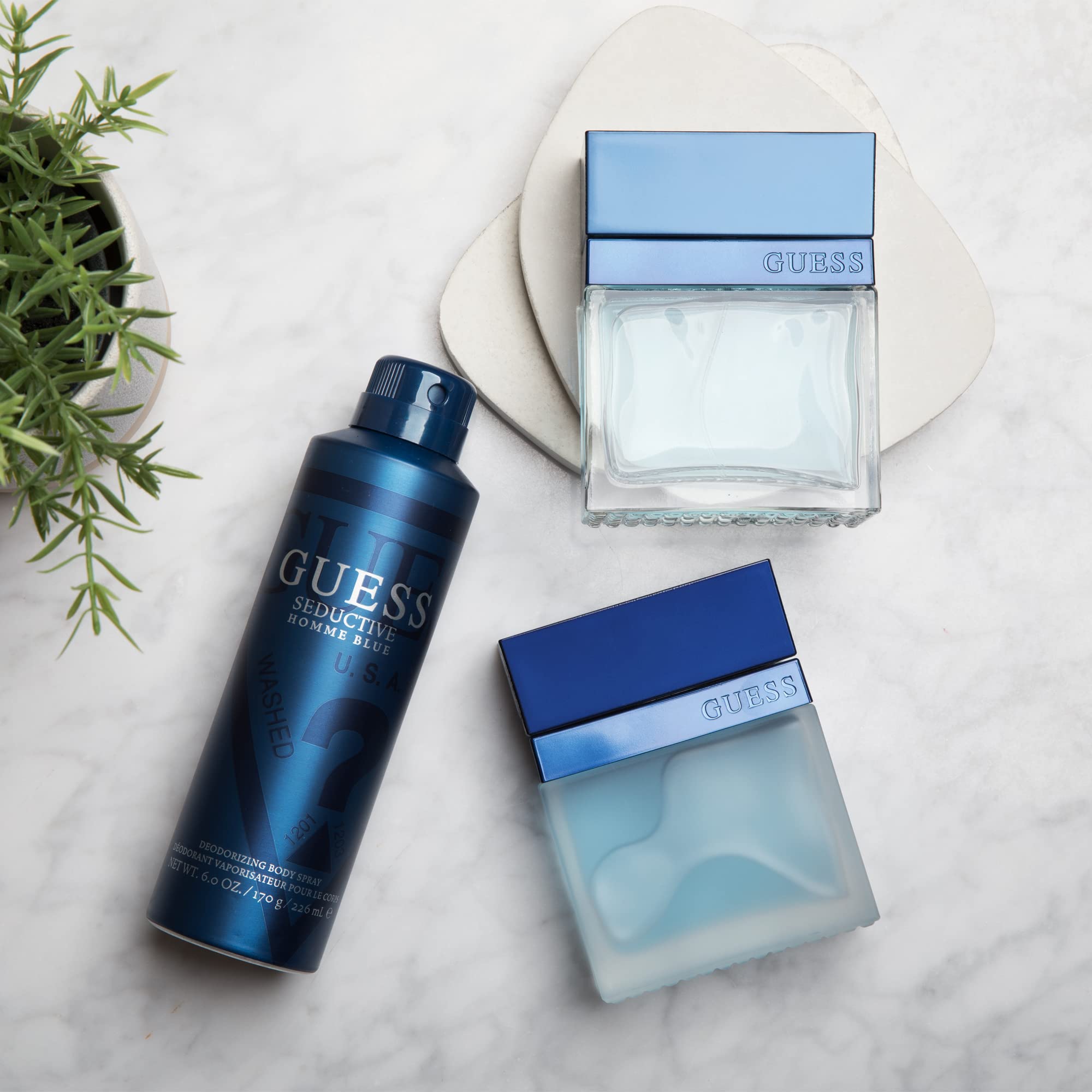 GUESS Seductive Blue: primer plano de notas aromaticas con pimienta negra.