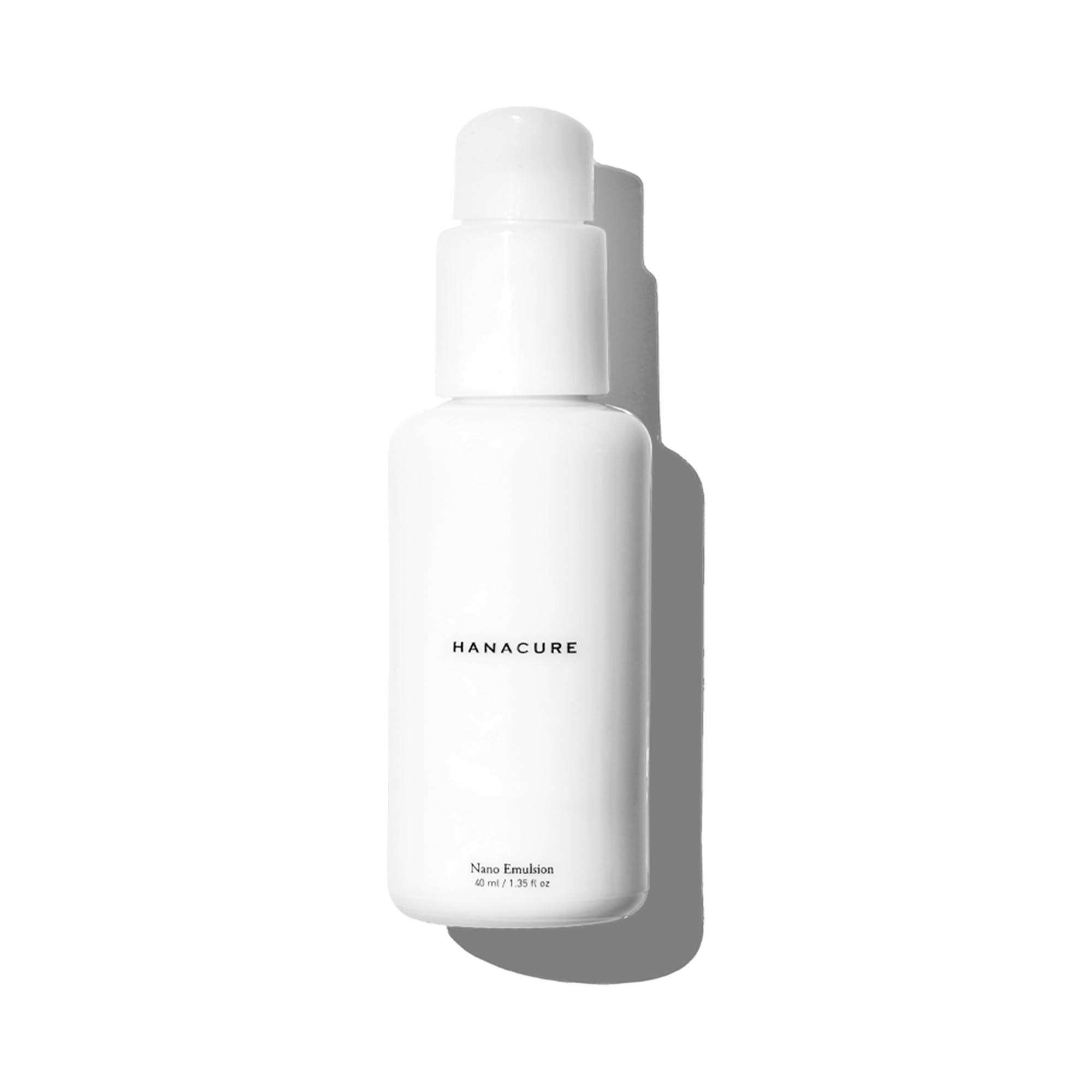 Hanacure Nano Emulsión Humectante muestra textura ligera y hidratación instantánea.