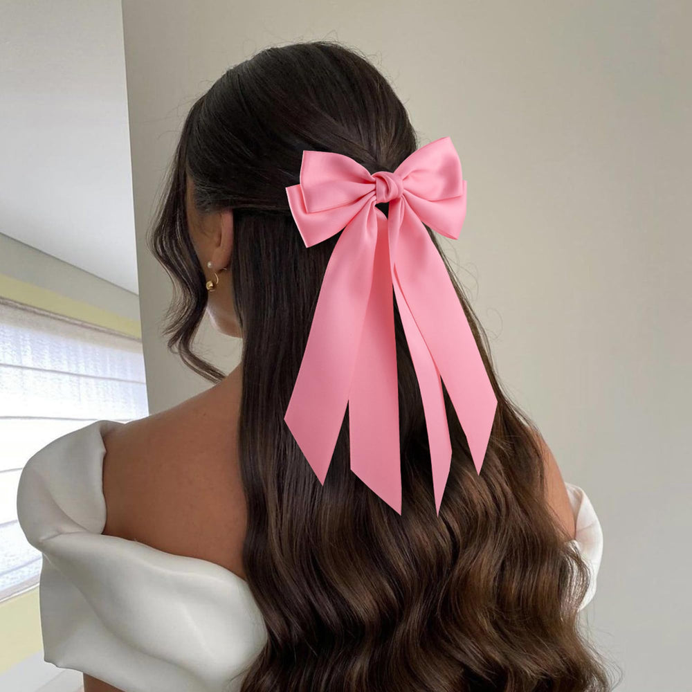 Lazo de pelo rosa satinado de Hisial, añade toque suave.