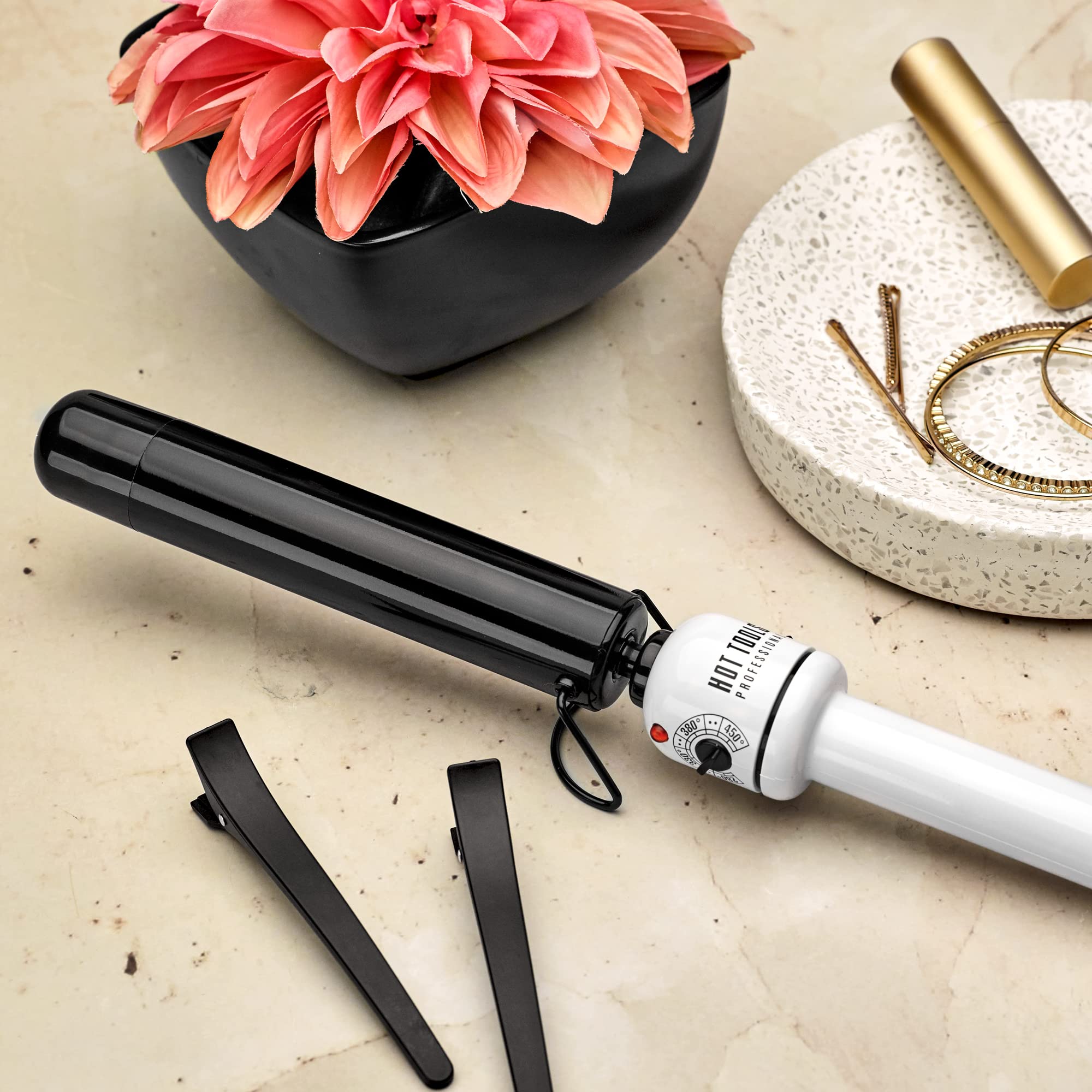 Rizador HOT TOOLS Pro Artist Nano Ceramic: cable giratorio de 8 pies para movilidad.
