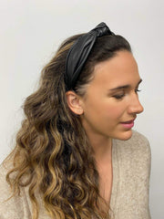Huachi diadema nudo, combina con looks casuales y formales.