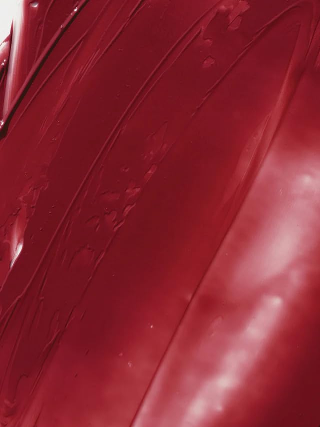 Envase compacto de ILIA Balmy Tint ideal para retoques.