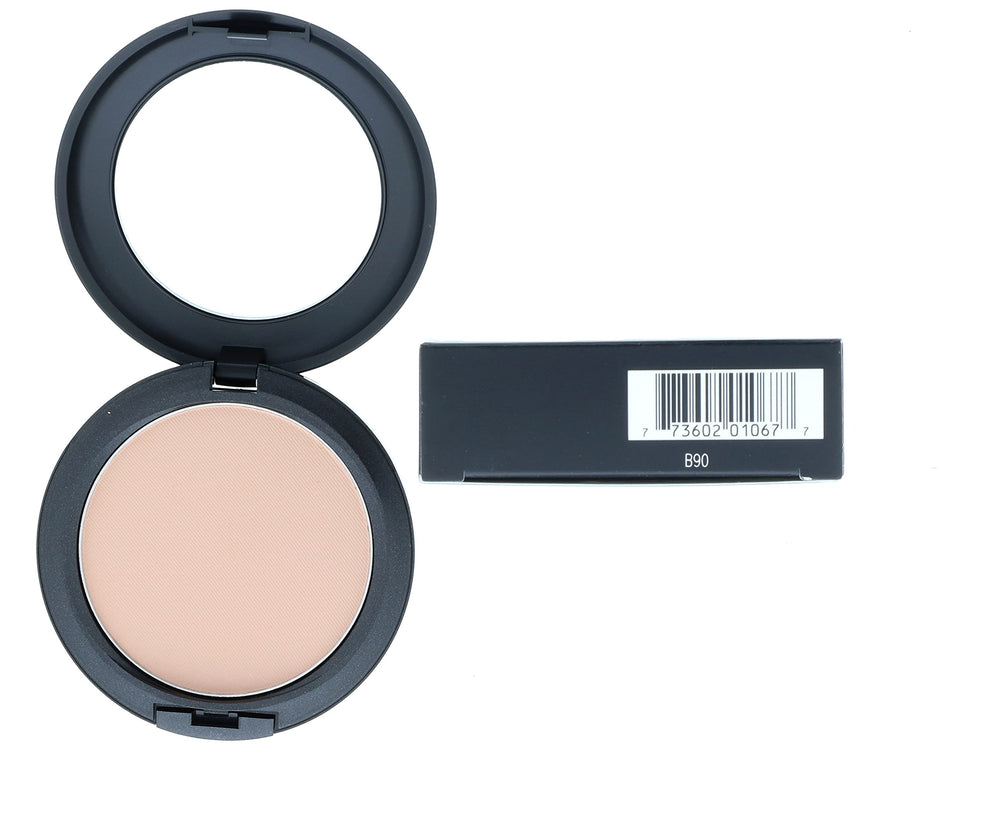 MAC Studio Fix de Illuminations: muestra tono NW25 para igualar piel de forma natural.