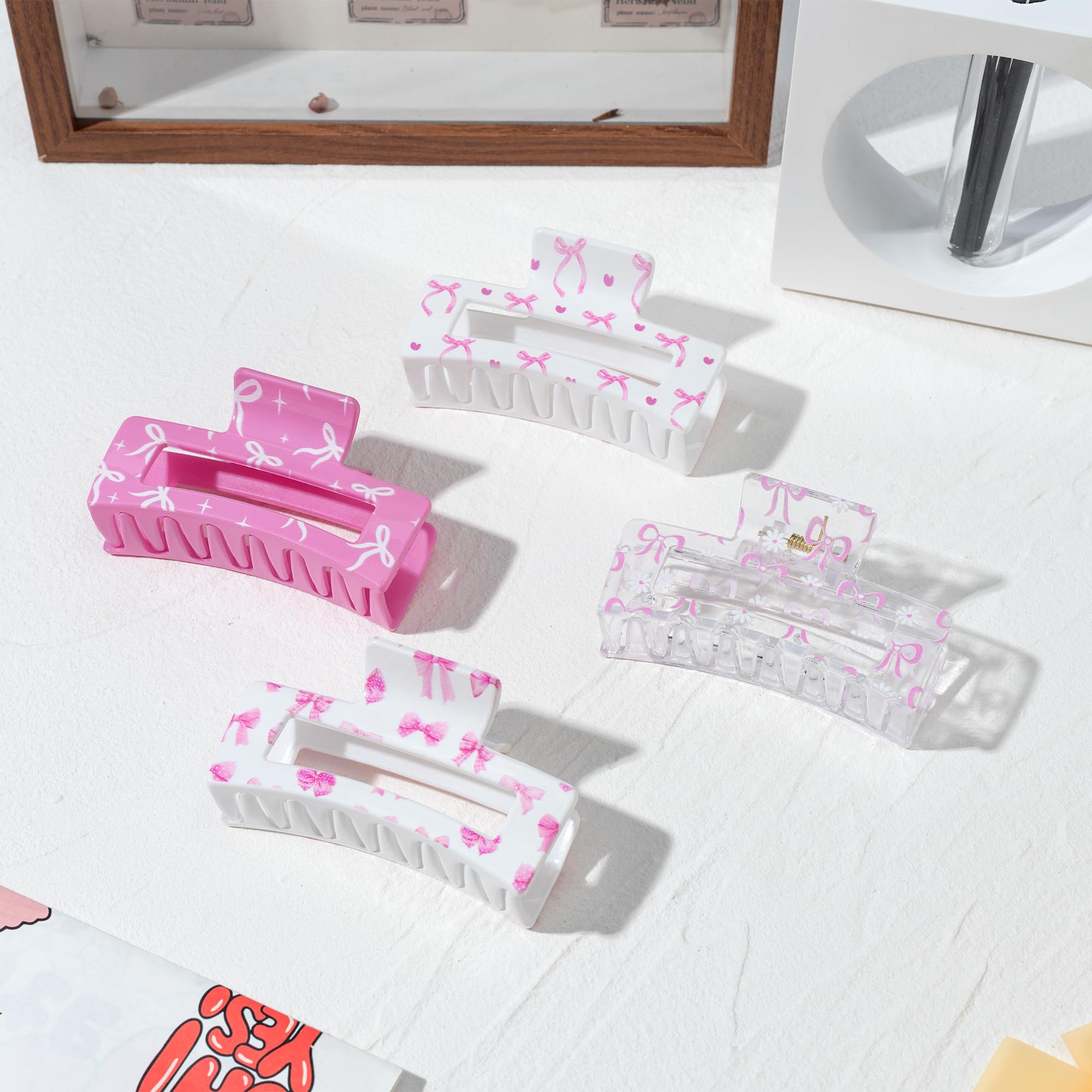 Pinzas Pantide con lazo rosa para recogidos simples y rápidos.
