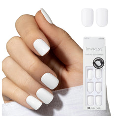 Uñas Frosting de imPRESS blanco, corto y squoval para un look moderno.