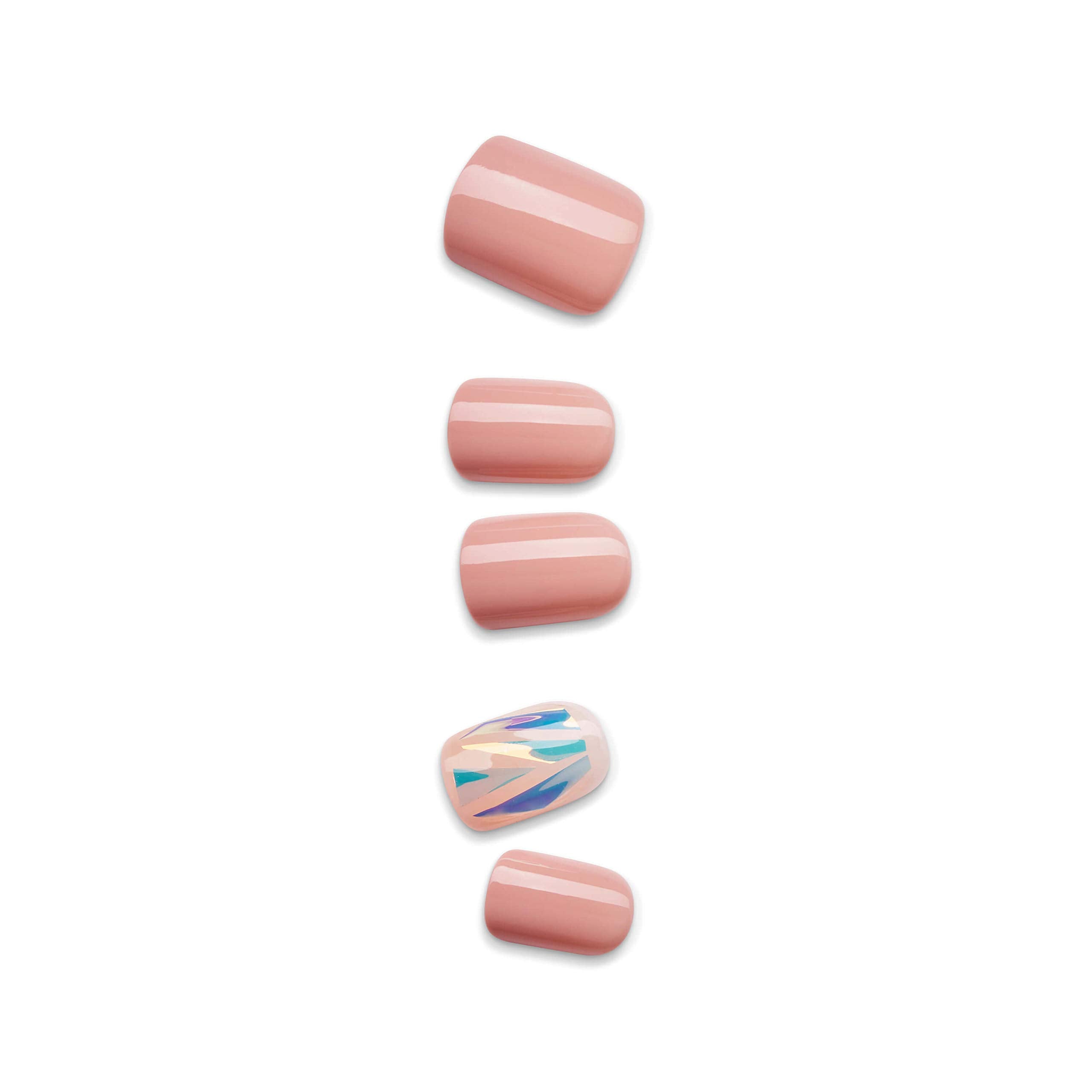 Aplicación sin pegamento de imPRESS facilita manicura en casa.