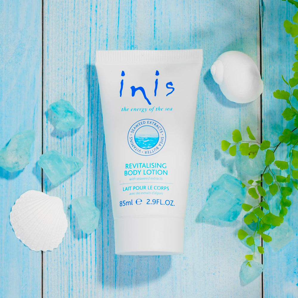 Inis loción revitalizante, textura ligera, hidratación suave al instante.