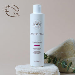 Textura crema suave de INNERSENSE facilita peinado y control