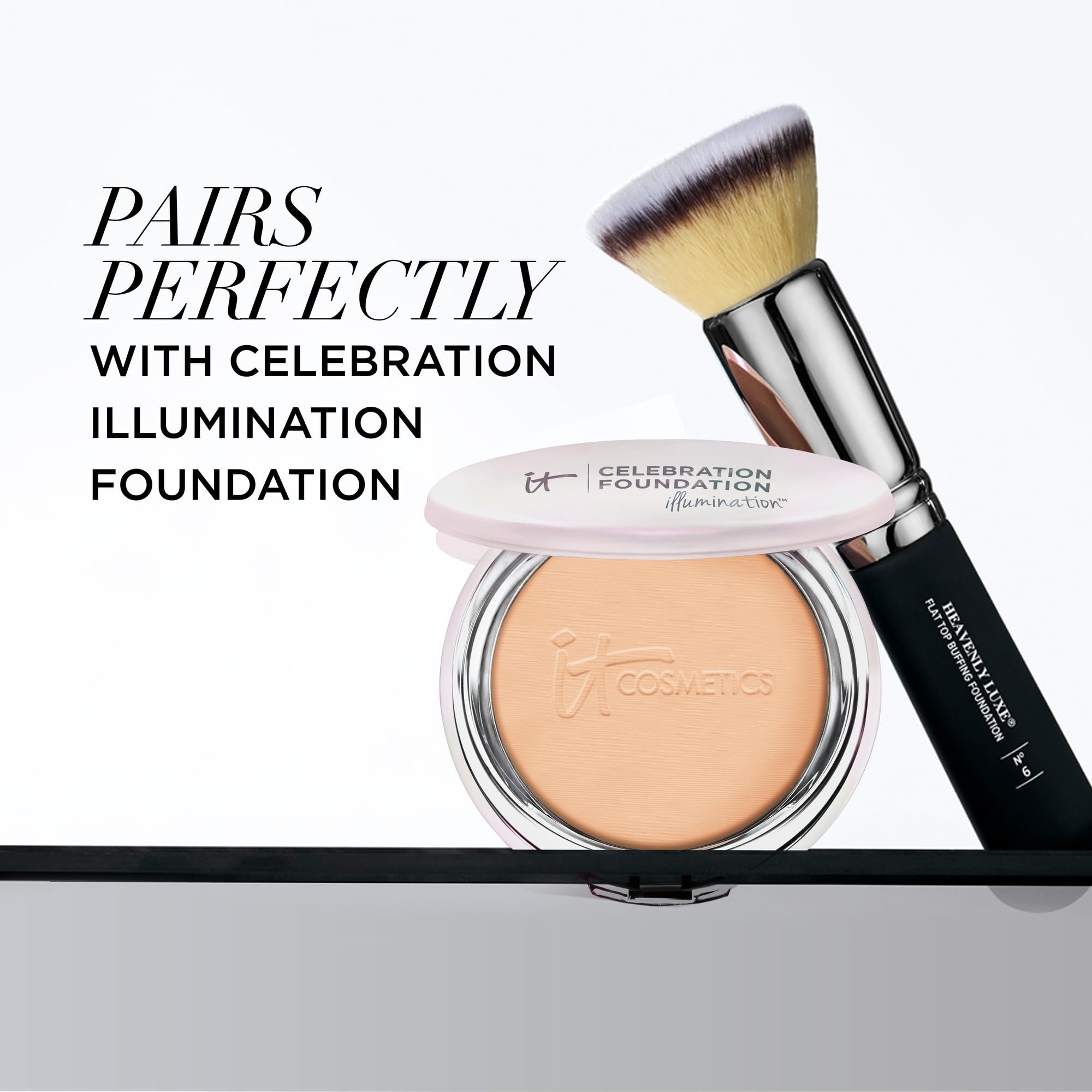 Pelo sintético premiado Heavenly Luxe de IT Cosmetics ofrece sensación sedosa al tacto.