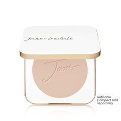 Jane Iredale PurePressed Base ofrece SPF 20 para protección diaria sin pesadez.