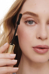 Jane iredale Beyond Lash color negro azabache para look intenso.