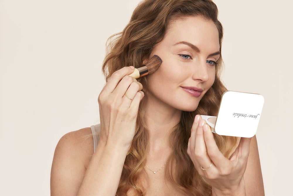 Jane Iredale PurePressed Base Refill Latte; resistente al agua hasta 40 minutos.