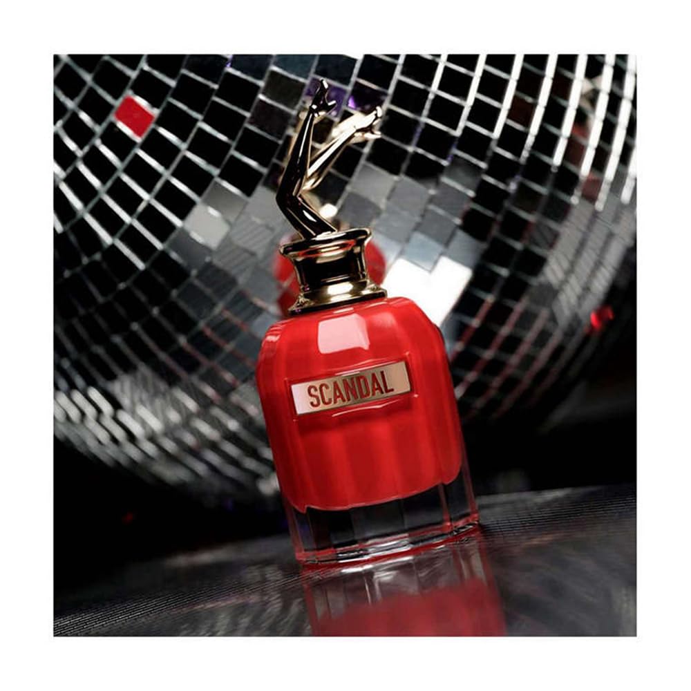 Empaque premium de Scandal Le Parfum Intense, apertura elegante y experiencia de lujo.