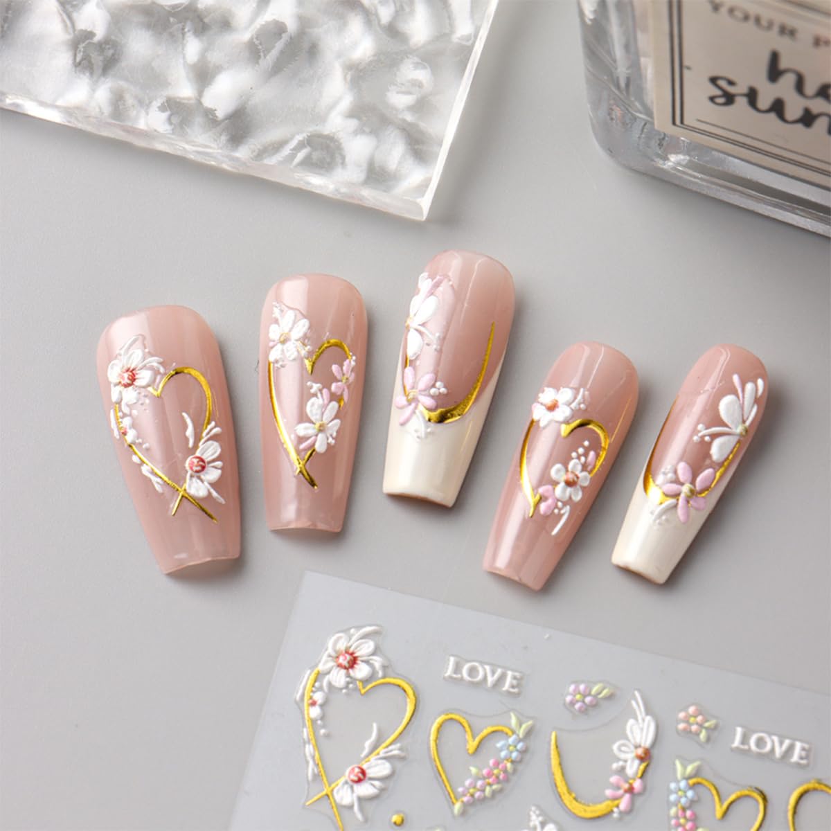 Colección floral para uñas, perfecta para primavera y verano.