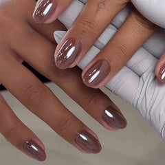 Unas oval JUGGSSA marrón café acrílicas para un look natural.