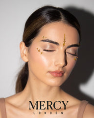 Gigi Gold Bindi frontal central realza el rostro con destellos dorados para eventos