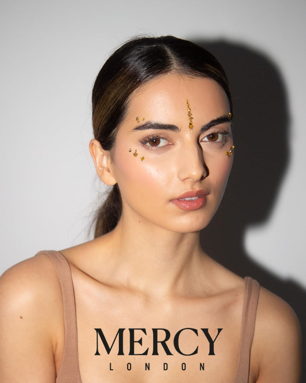 Gigi Gold Bindi multipaquete facilita combinar diseños para fotos y redes