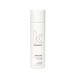 Application du produit Kevin Murphy aerosol-sec-cheveux pour rafraîchir rapidement.