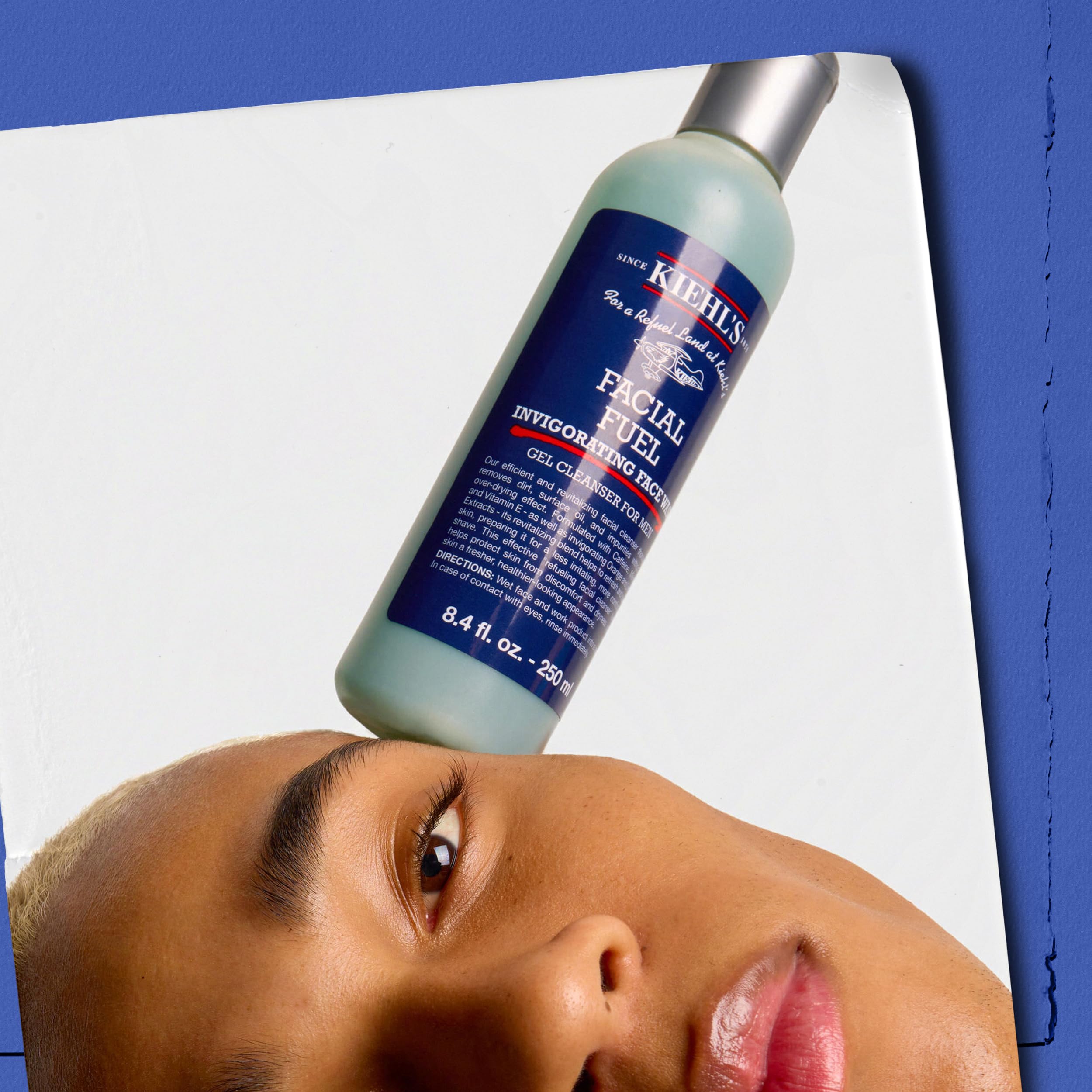Kiehl's Facial Fuel: aplicación en manos, listo para masajear la piel.