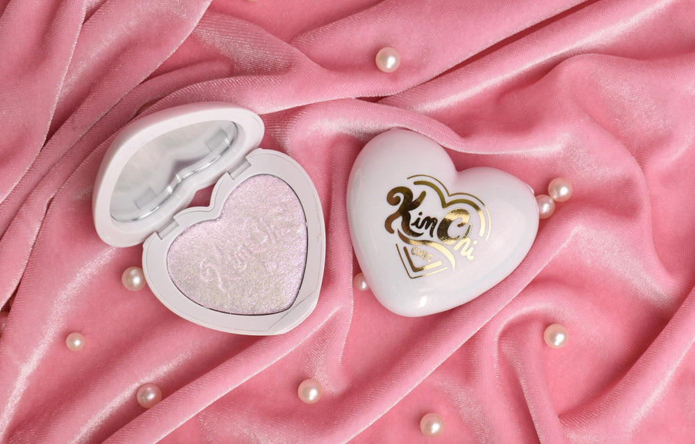 KimChiChic Pearl Gone Wild: hombros y cuello con brillo para un toque radiante