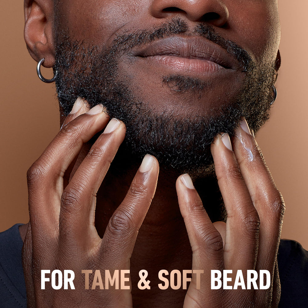 Texture crème légère du balm facile à étaler sur la barbe.