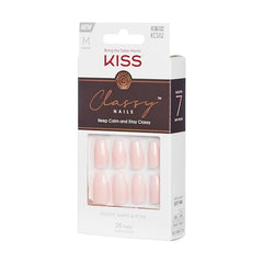 Uñas francesas de KISS con forma ataúd para estilo moderno.