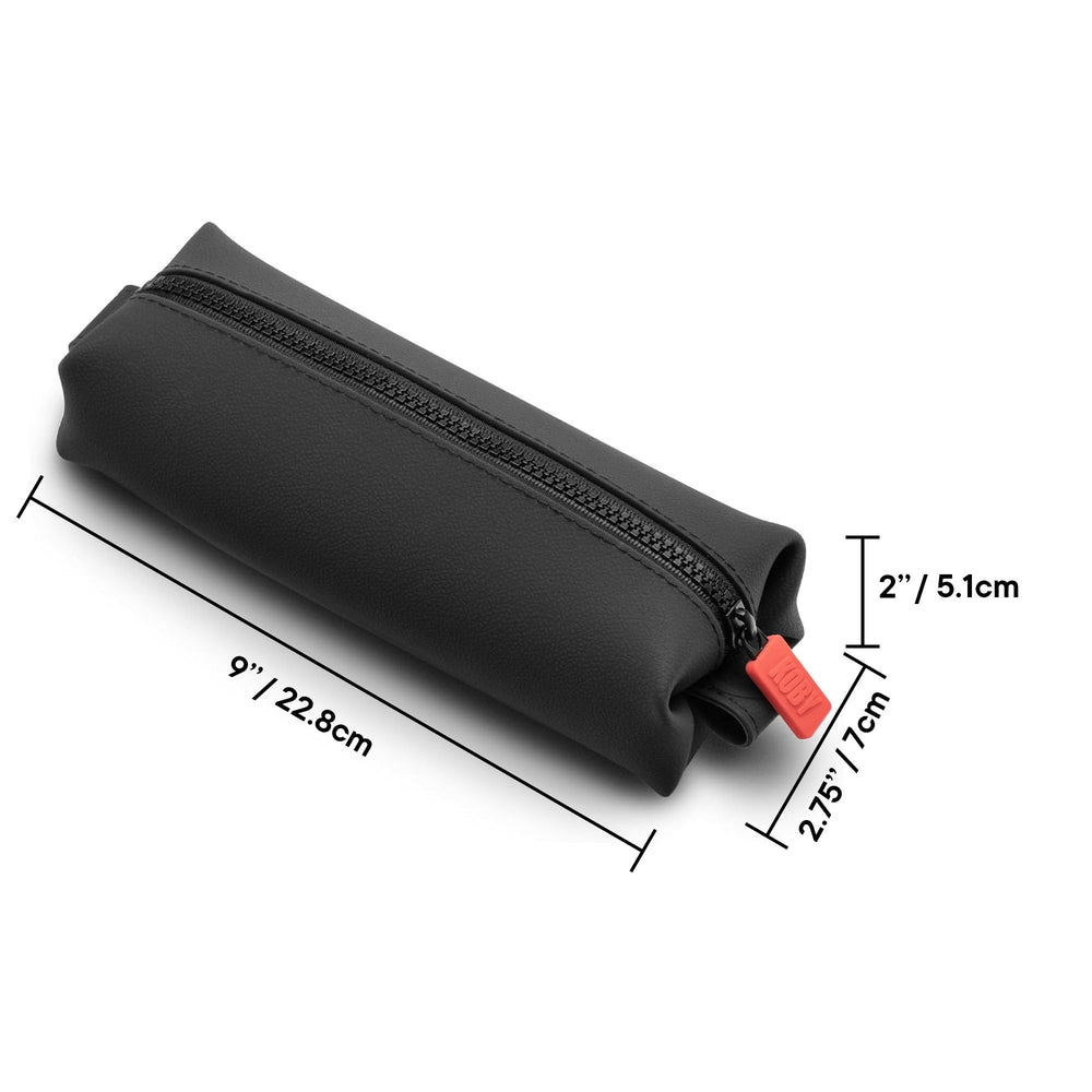 TOOLETRIES Koby Mini: dimensions compactes de 21,6 cm par 7,0 cm par 5,1 cm.