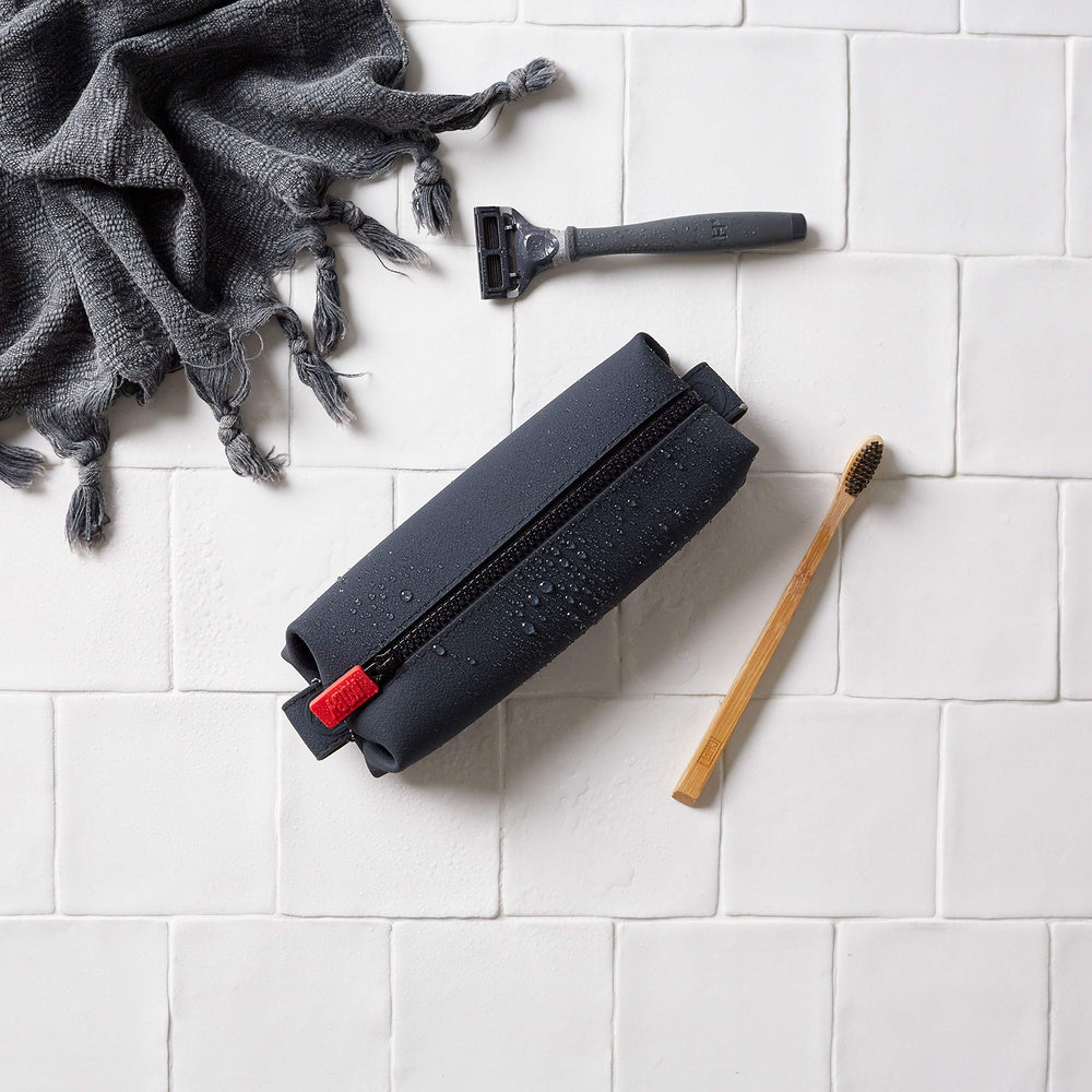 TOOLETRIES Koby Mini: trousse légère avec fermeture fiable et rangement des essentiels.