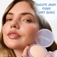 Kosas Cloud Set control de brillo y poros con look difuminado.