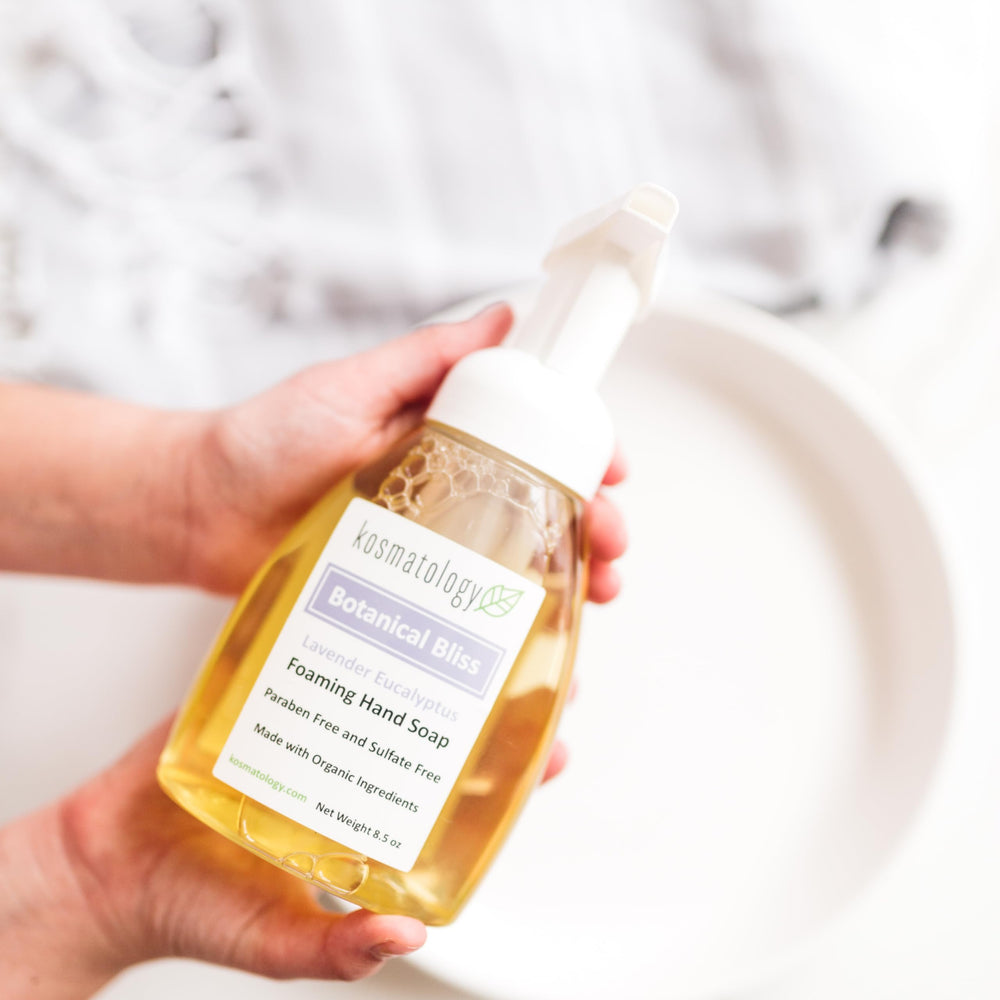 Kosmatology Botanical Bliss sin químicos: fórmula suave para piel sensible.