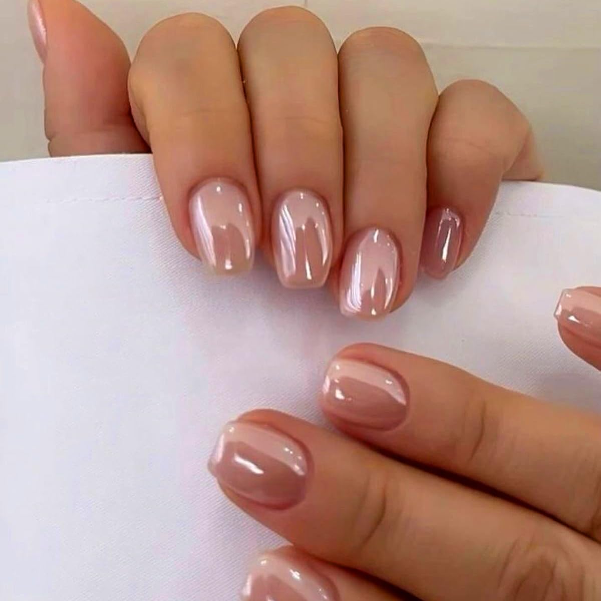 KQueenest uñas Chrome Nude corta con acabado deslumbrante para look nude brillante
