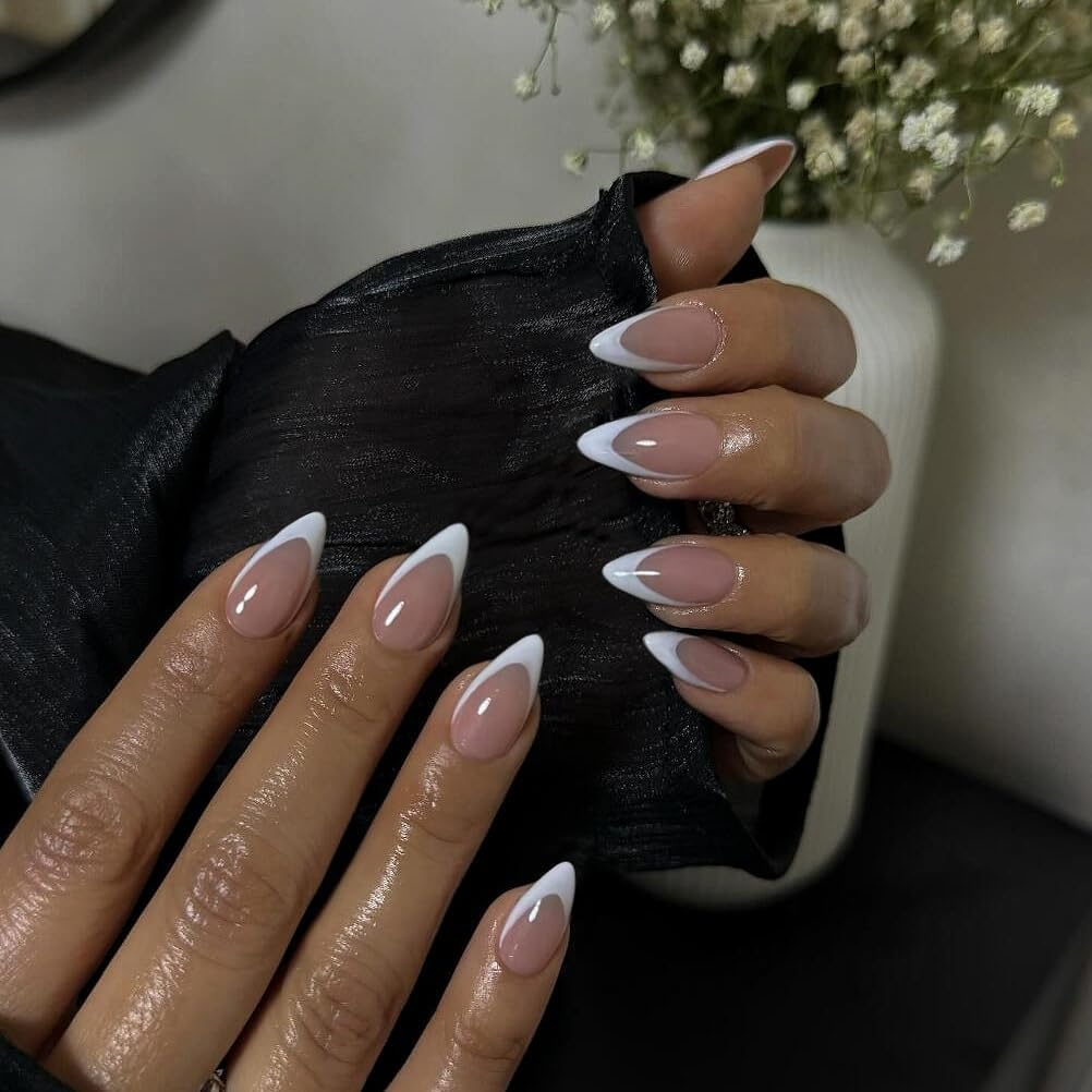 Uñas KQueenest francesas blancas, corto almendra, apariencia limpia para diario.