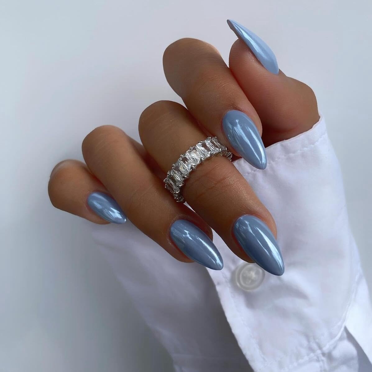 Uñas postizas KQueenest almendra azul cromo para un look moderno