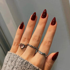 KQueenest Uñas postizas rojas oscuras, forma almendra corta, versátil para cualquier ocasión.