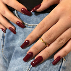 KQueenest Uñas vino en mano, muestra ajuste cómodo y duradero.